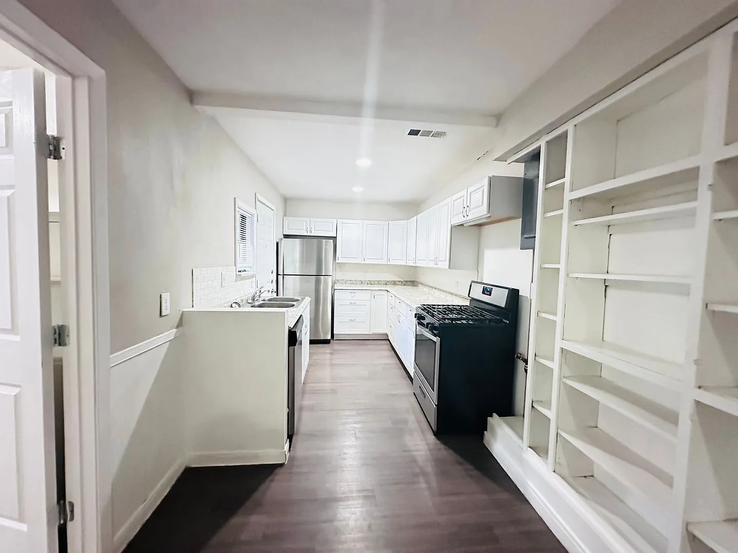 Beautifully renovated 5 bedroom, 3 bathroom home in Oak Grove! — Photo 4