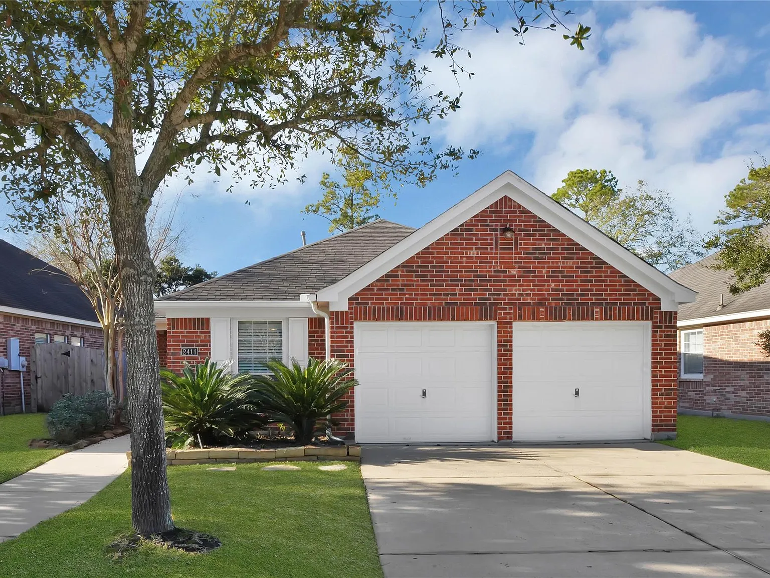 3 bed, 2.0 bath, 1460 sqft, $2,000 — Photo 2