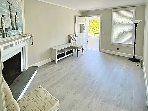 191 Coggeshall Ave APT 1, Newport, RI 02840