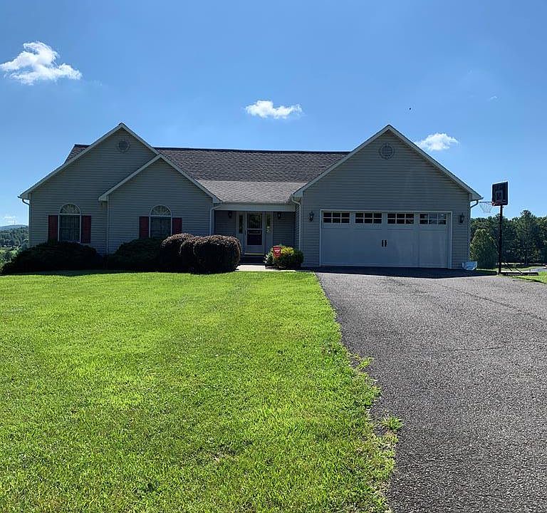 1st image of 305 Country Club Ln
