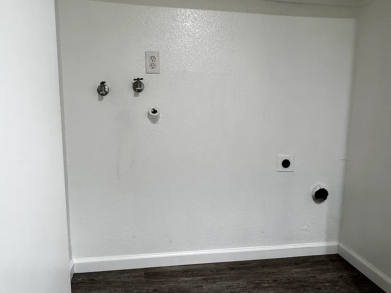 Laundry closet with Washer Dryer Hook ups