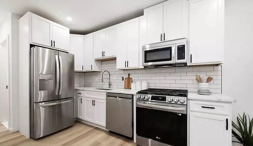 2 bed, 800 sqft, $2,000 — Photo 1
