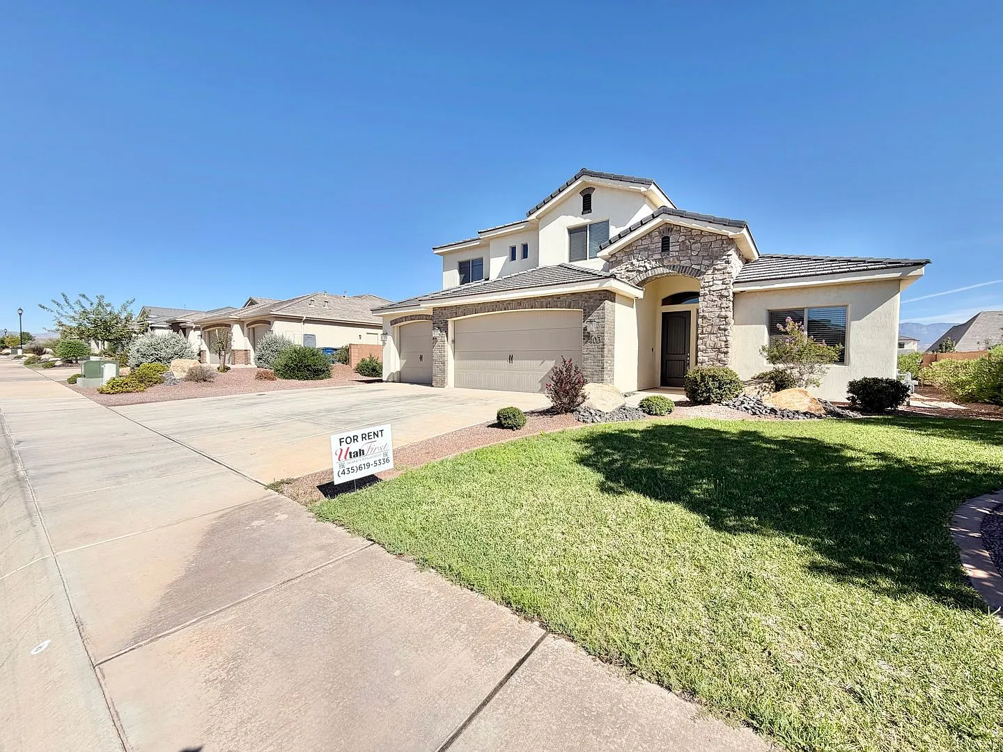 Incredible price!! Stunning 6 bedroom in Little Valley — Photo 3