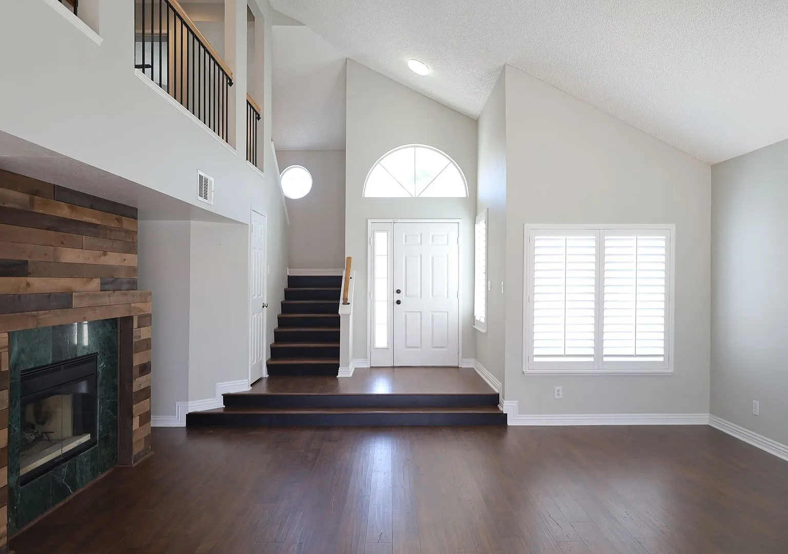 Lovely Home with Pool/Spa in the Lakes! — Photo 4