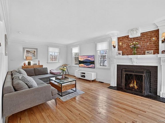 5th image of 265 Bronxville Road