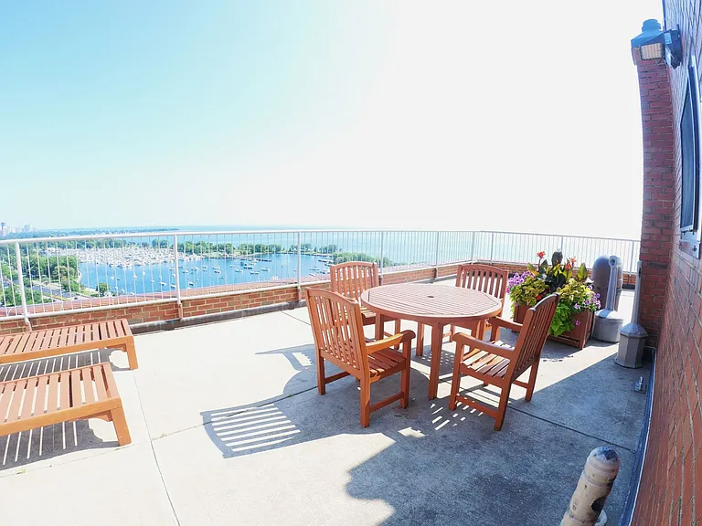 N Lake Shore Dr — Photo 8