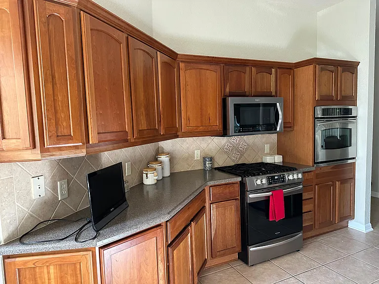 2071 Westchester Way — Photo 7