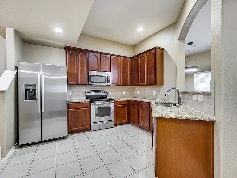 1123 Sophia St — Photo 3