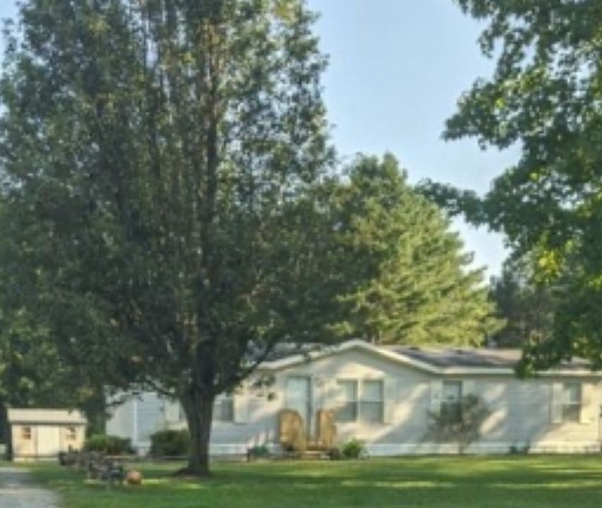 Front yard and driveway to the left