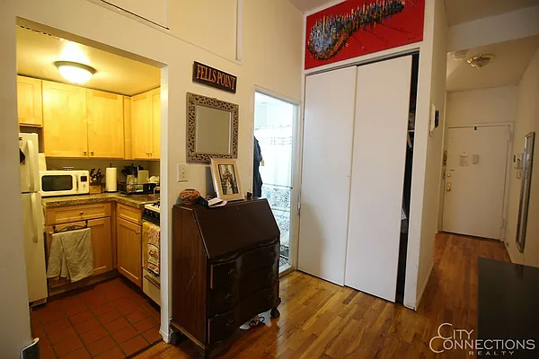Rented by City Connections Realty | media 9