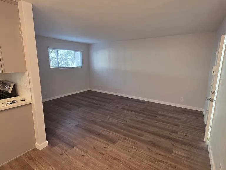 2515 Ocean View Ave — Photo 2