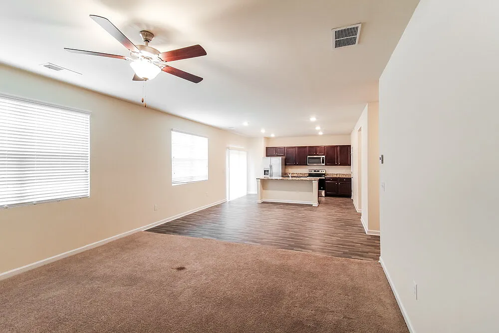 4 bed, 3.0 bath, 2570 sqft, $2,425 — Photo 4
