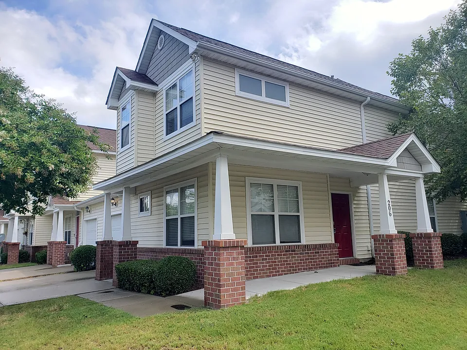 851 Norview Ave #206