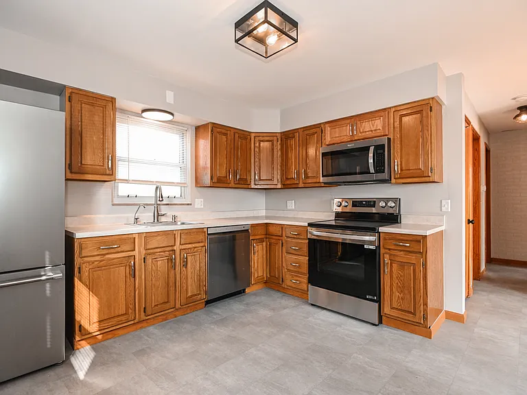 406 Irwin Ln — Photo 12
