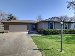2410 Rolling Acres Dr, Champaign, IL