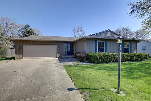 2410 Rolling Acres Dr photo 1