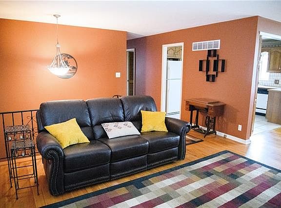 5th image of 4007 Woodbury St