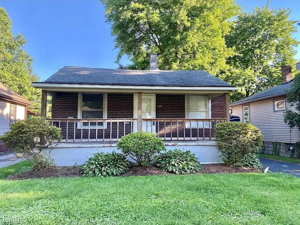 1657 Point View Ave photo 1