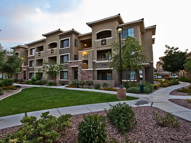 Centennial at 5th Apartments — Photo 26