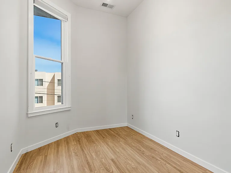 2581 Post St #4 — Photo 18