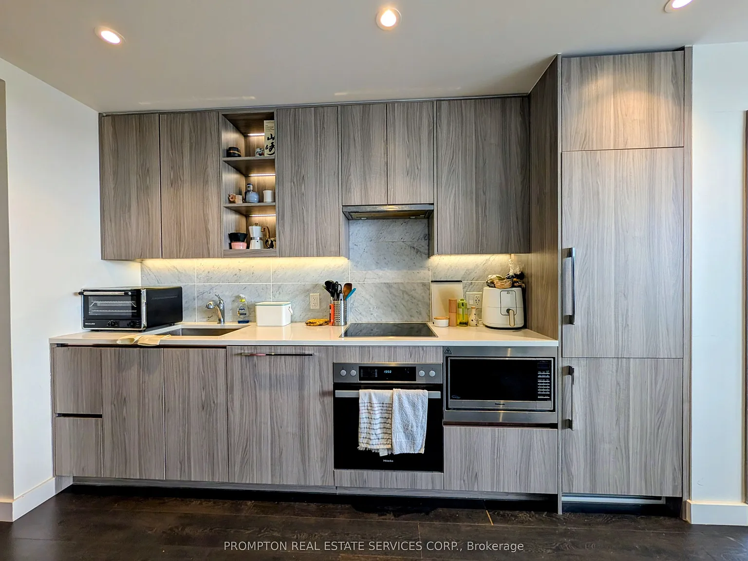 85 McMahon Dr — Photo 2