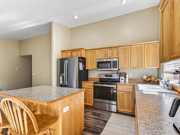 3rd image of 16485 Cassidy Dr