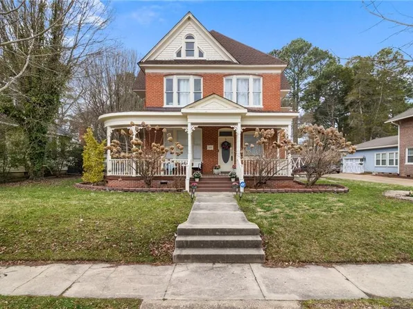 111 Brewer Ave, Suffolk, VA 23434