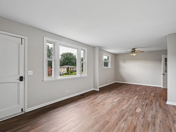 5th image of 375 Spring Valley Dr