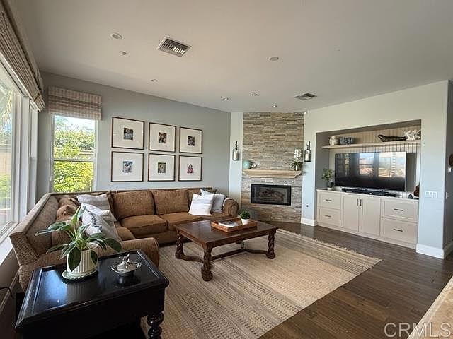 1st image of 542 Hidden Ridge Ct