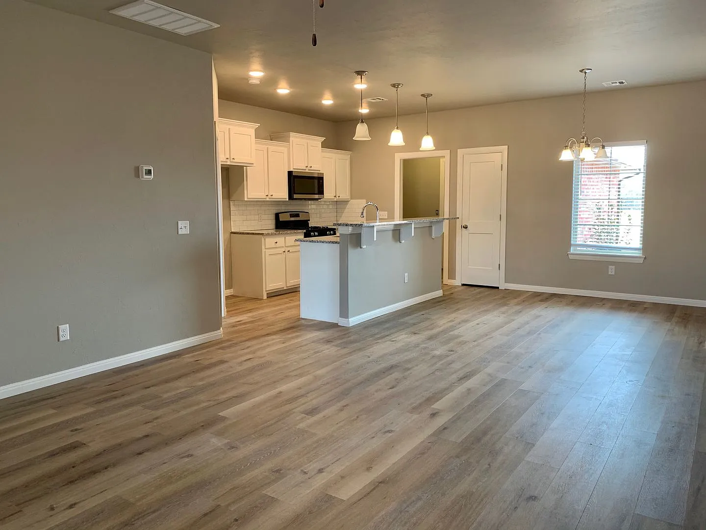 4 Bedroom 2 Bath *Deer Creek Schools* — Photo 4