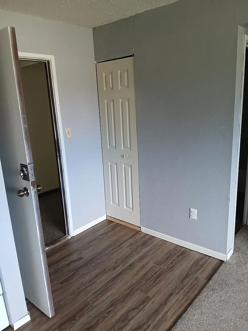 Lincoln Estates — Photo 3