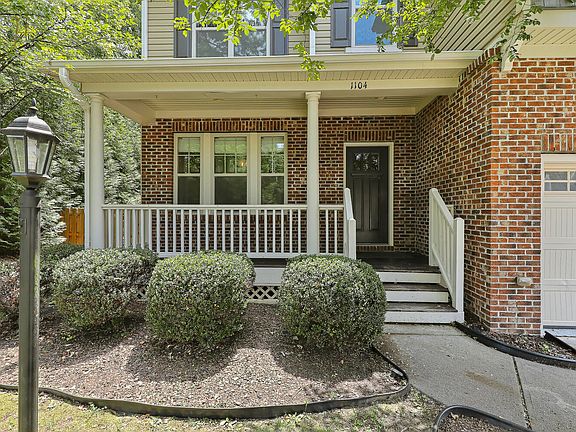 3rd image of 1104 Broadcreek Dr