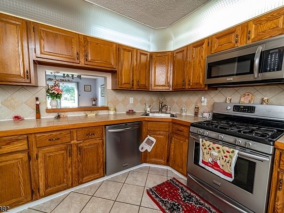homes for sale in franklin park nj 08823