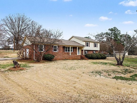 2nd image of 1223 Pinedale Rd