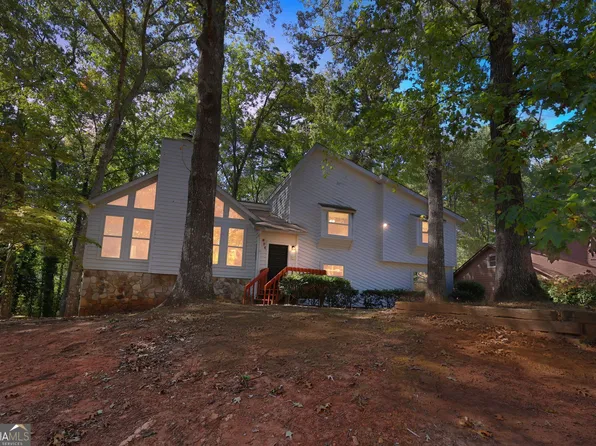 824 Post Road Cir, Stone Mountain, GA 30088