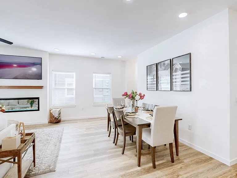 Bull Run Townhomes — Photo 15