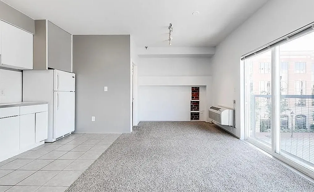 Studio, 372 sqft, $1,214 — Photo 4