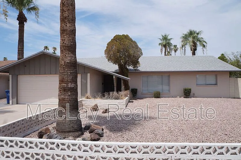 3 bed, 2.0 bath, 1832 sqft, $2,850 — Photo 2