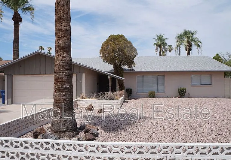 1732 E Hermosa Dr — Photo 2