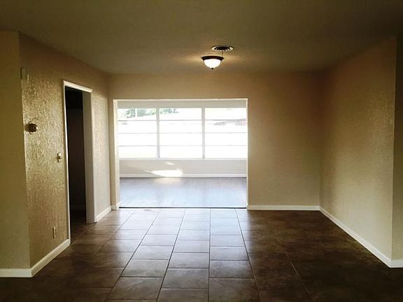4th image of 5220 40th Ave W