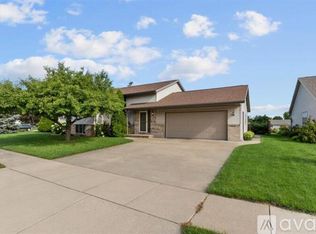 948 Pleasantview Ave, Little Chute, WI 54140