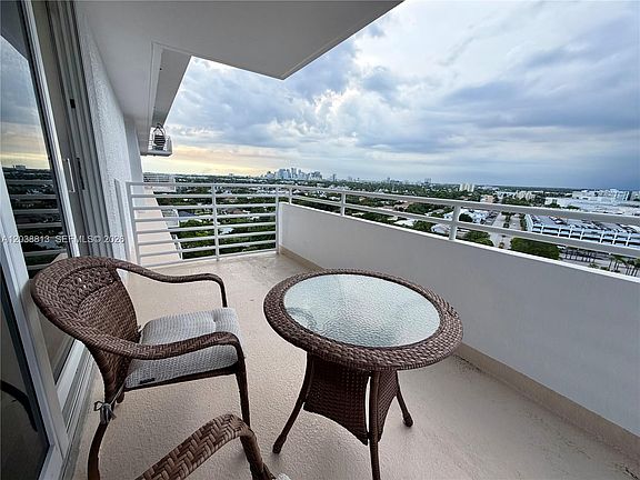 5th image of 888 Intracoastal Dr APT 15E