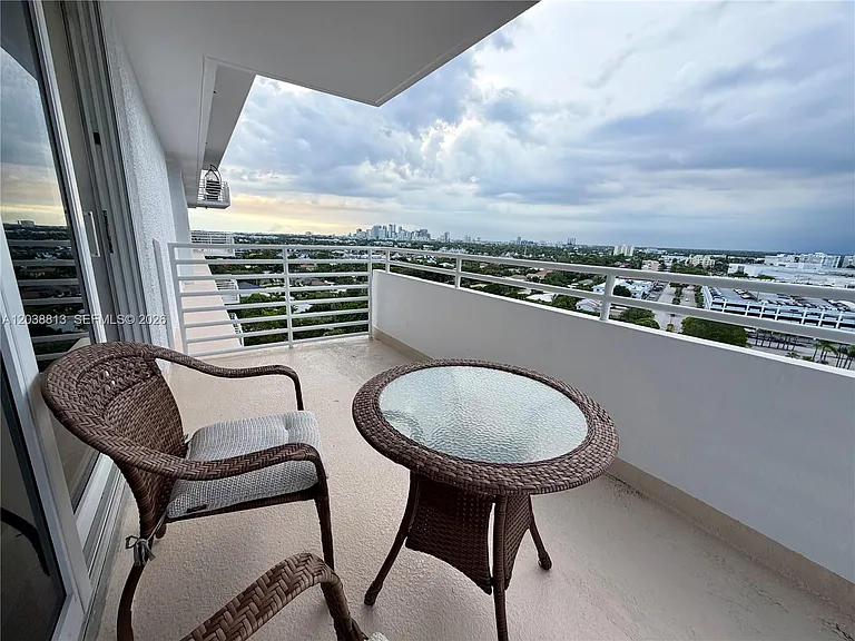 888 Intracoastal Dr #15E — Photo 4