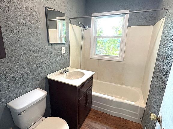 4th image of 101 Kentucky Ave