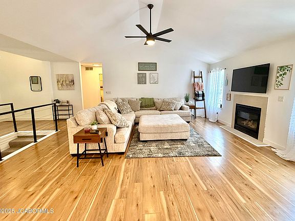 2nd image of 4911 Lucia Dr