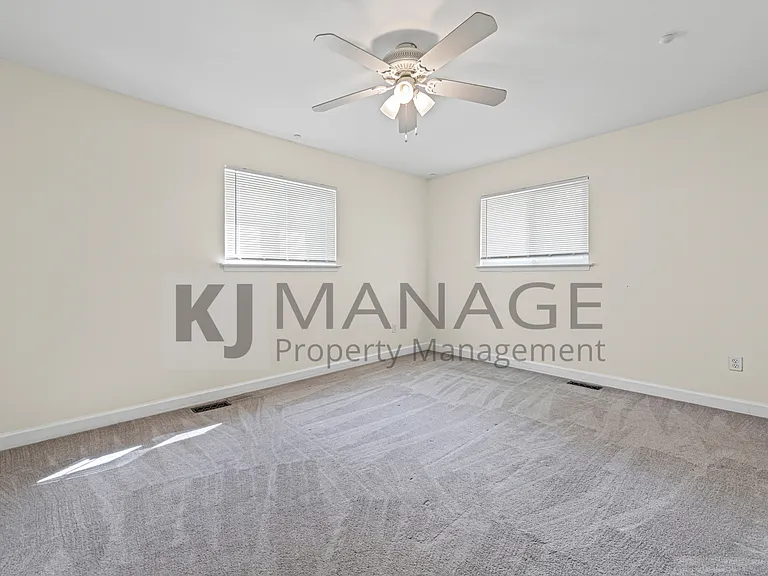 34713 Donnelly St — Photo 10