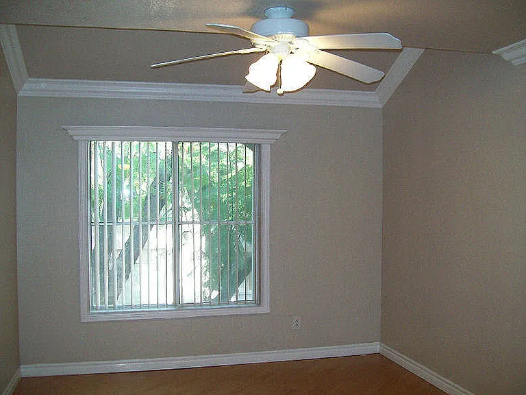 Alcantara Home Apts — Photo 34