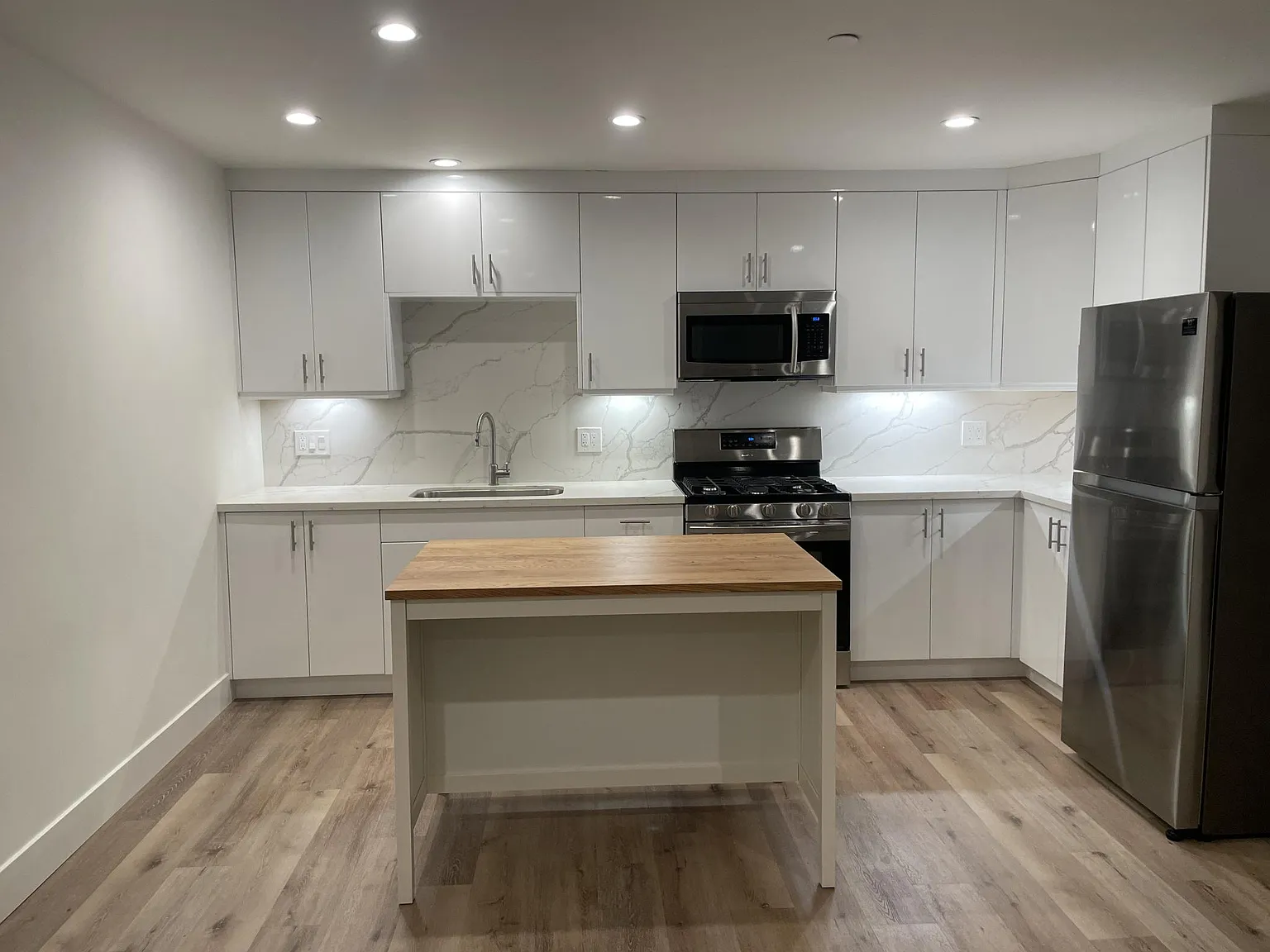 1 bed, 690 sqft, $3,250 — Photo 2