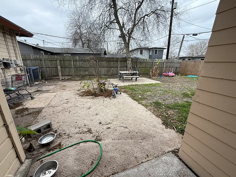 914 Rosedale Dr — Photo 7