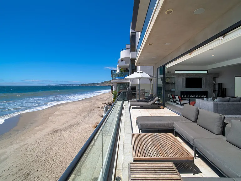 25250 Malibu Rd — Photo 8